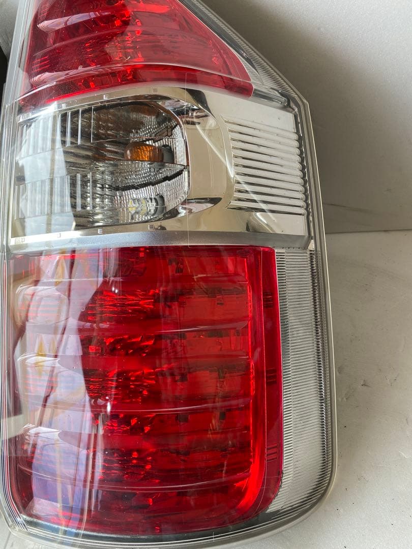 トヨタ ノア 70系 後期 純正 LED テールランプ 左右セット