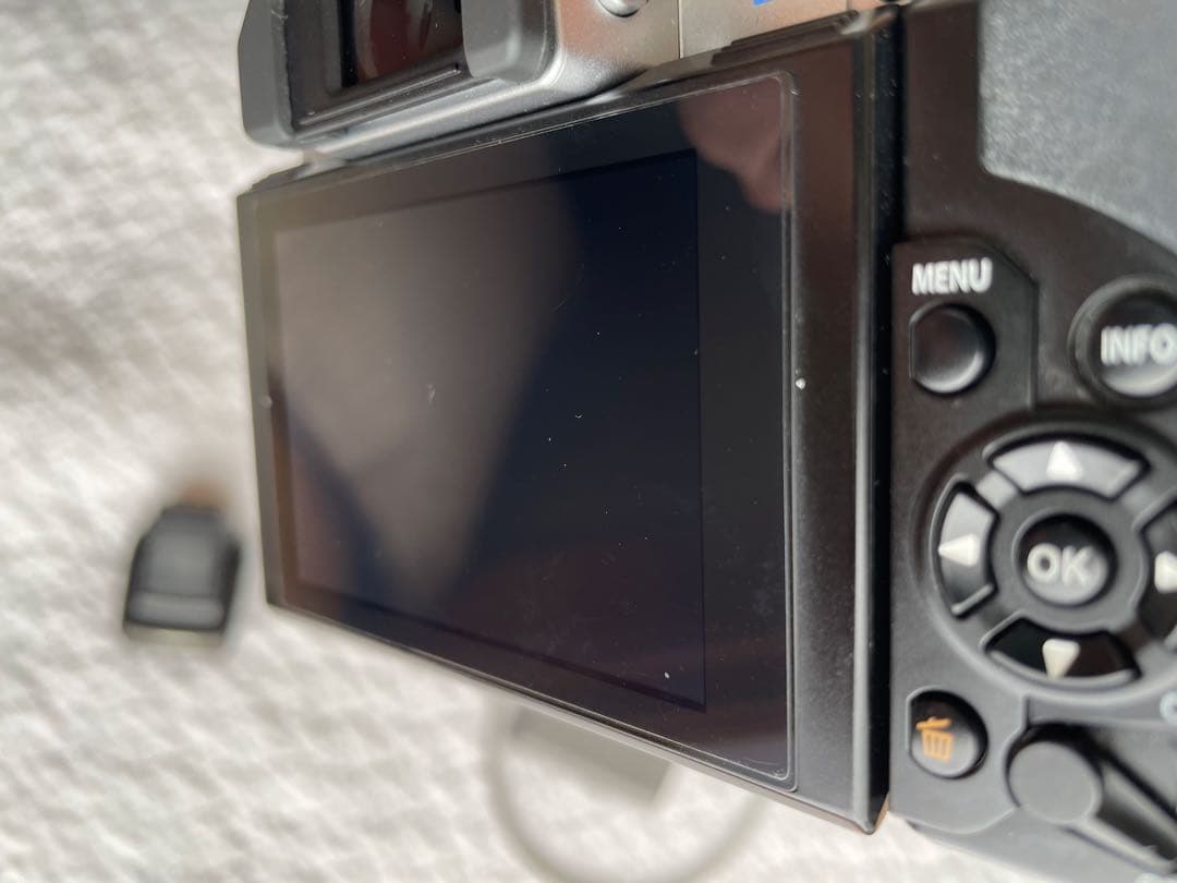 【ジャンク】OLYMPUS OM-D E-M5