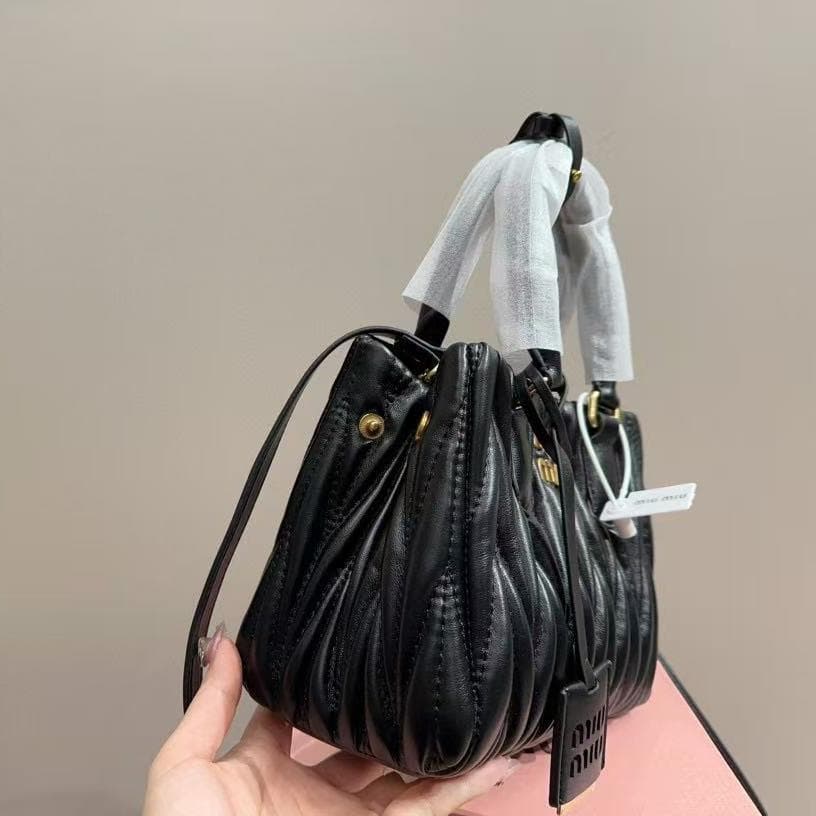 ブラック ショルダーバッグ