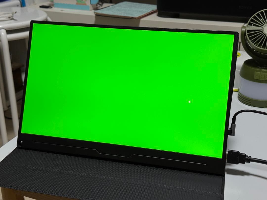 15.6インチ 4K モバイルディスプレイ