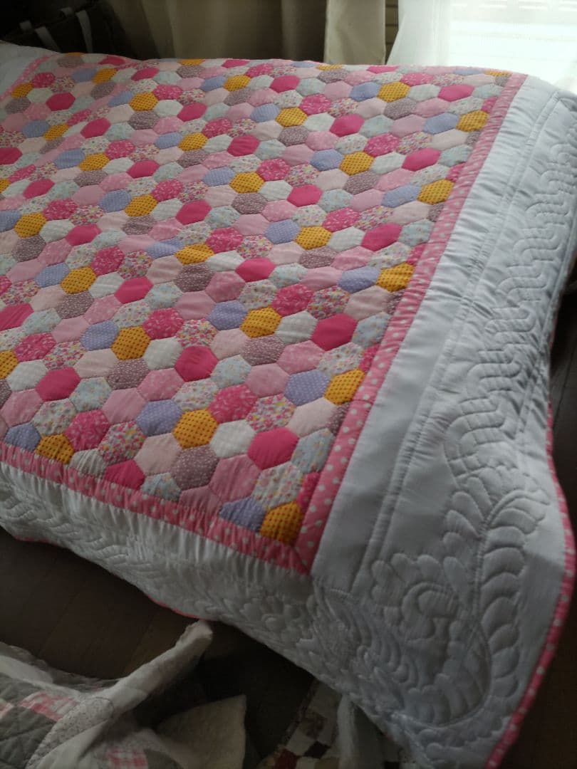 パッチワークキルトタペストリー＆ベッドカバー等に