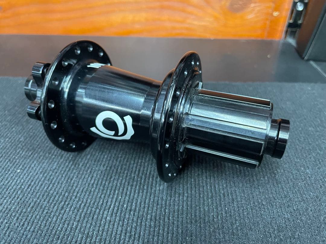 Industry Nine Hydra ハブ 32ホール ブラック