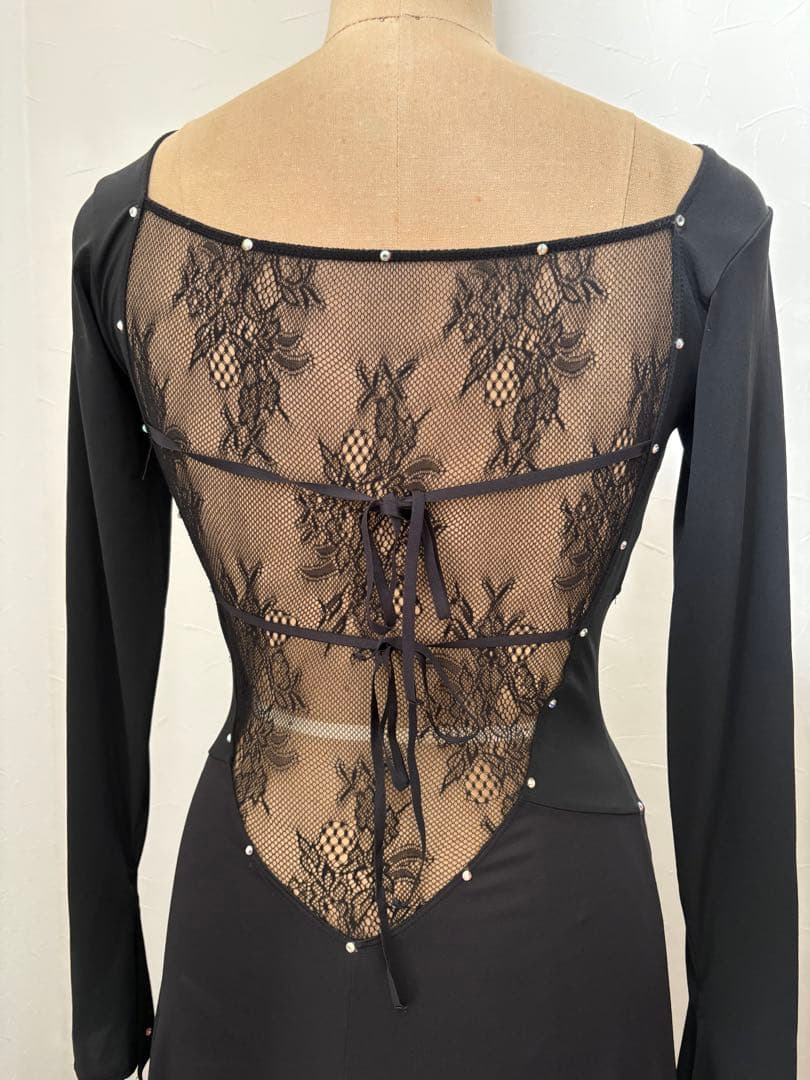 社交ダンス　黒ドレス レースバック