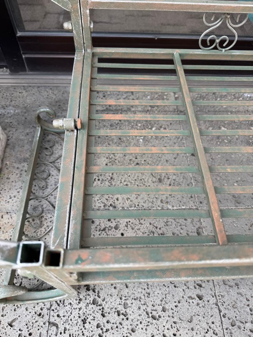 アイアン製ガーデンベンチ シルバー　スタンド　アンティーク調