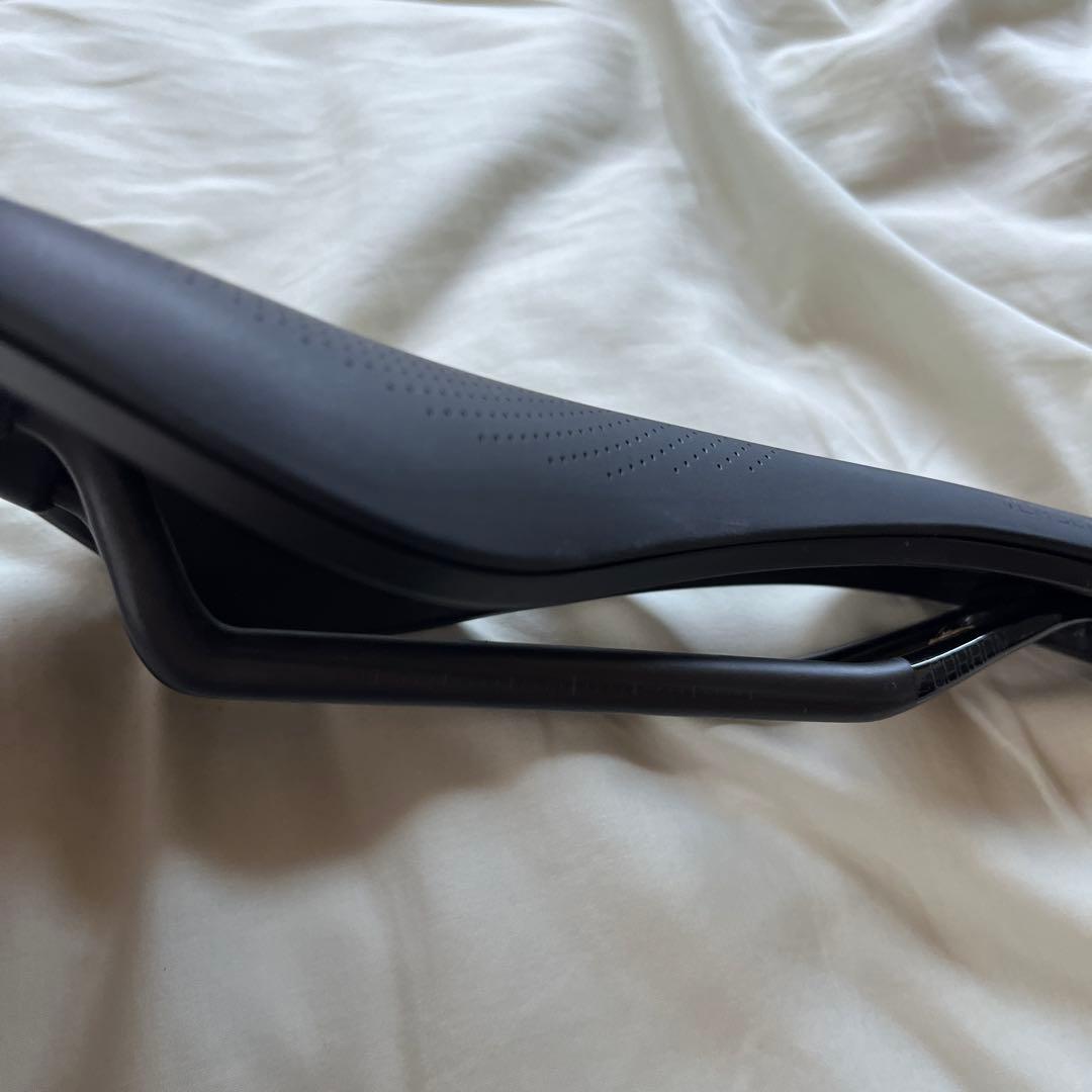 美品Bontrager Verse Pro サドル 145mm カーボンレール