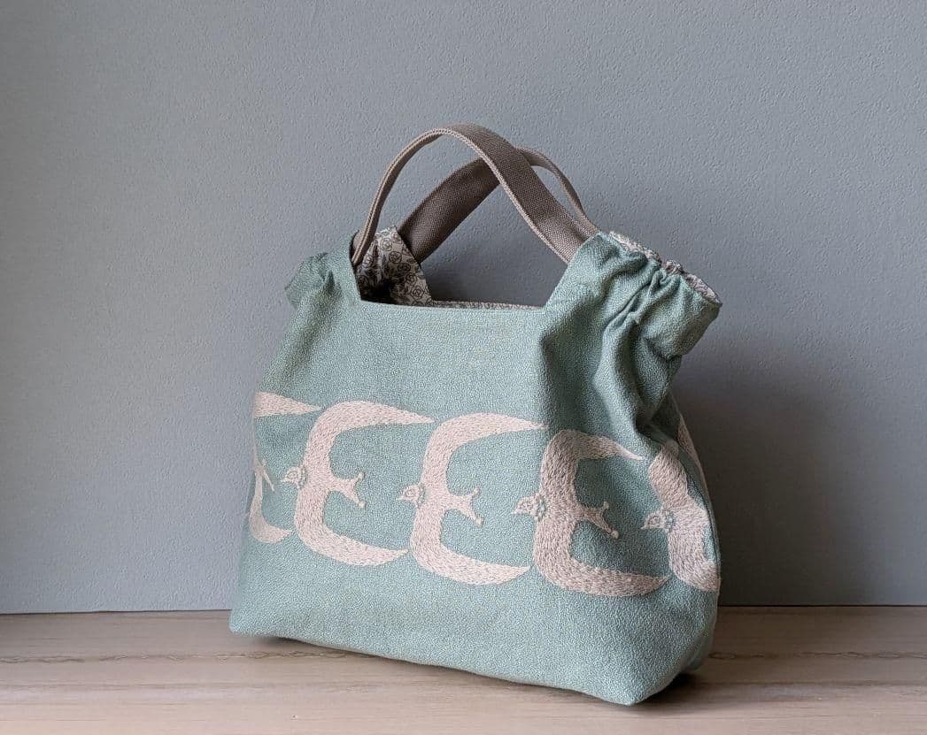 ■ミナペルホネンハンドメイドシャーリングバッグ（go!、ライトグリーン）