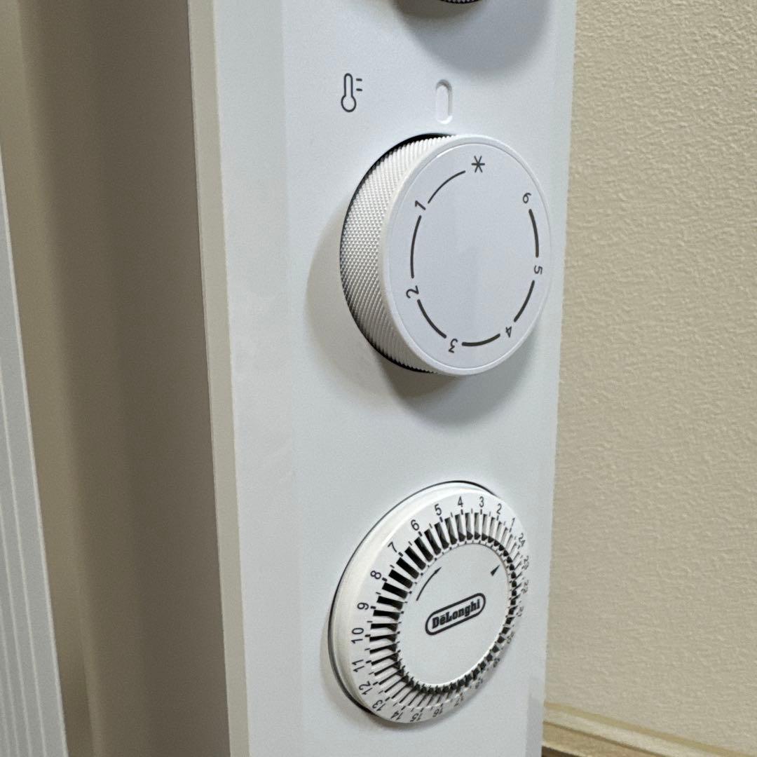 美品 デロンギ 2023年製 オイルヒーター ヴェルティカルド ハイモデル
