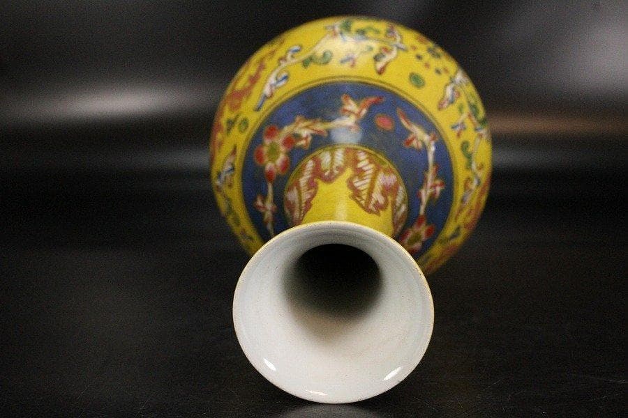 中国美術 黄地 色絵 草花紋 瓶 高21.5cm 乾隆年製款 旧家蔵出