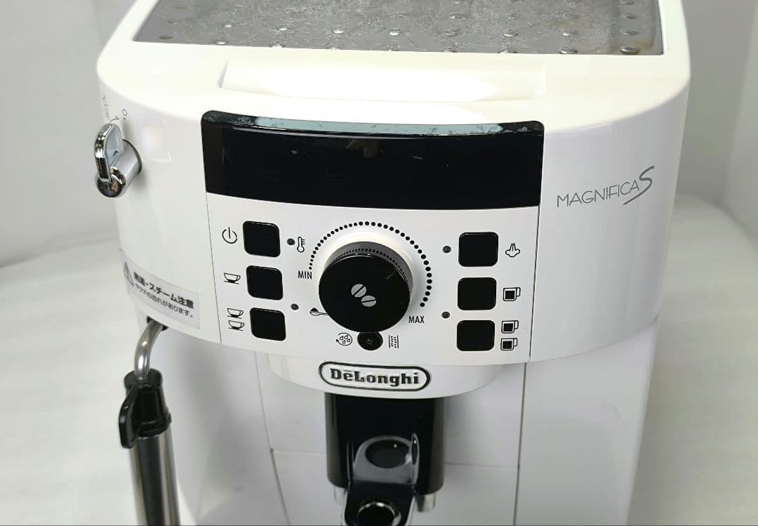 デロンギ　コンパクト全自動コーヒーマシンマグニフィカS ECAM22112W