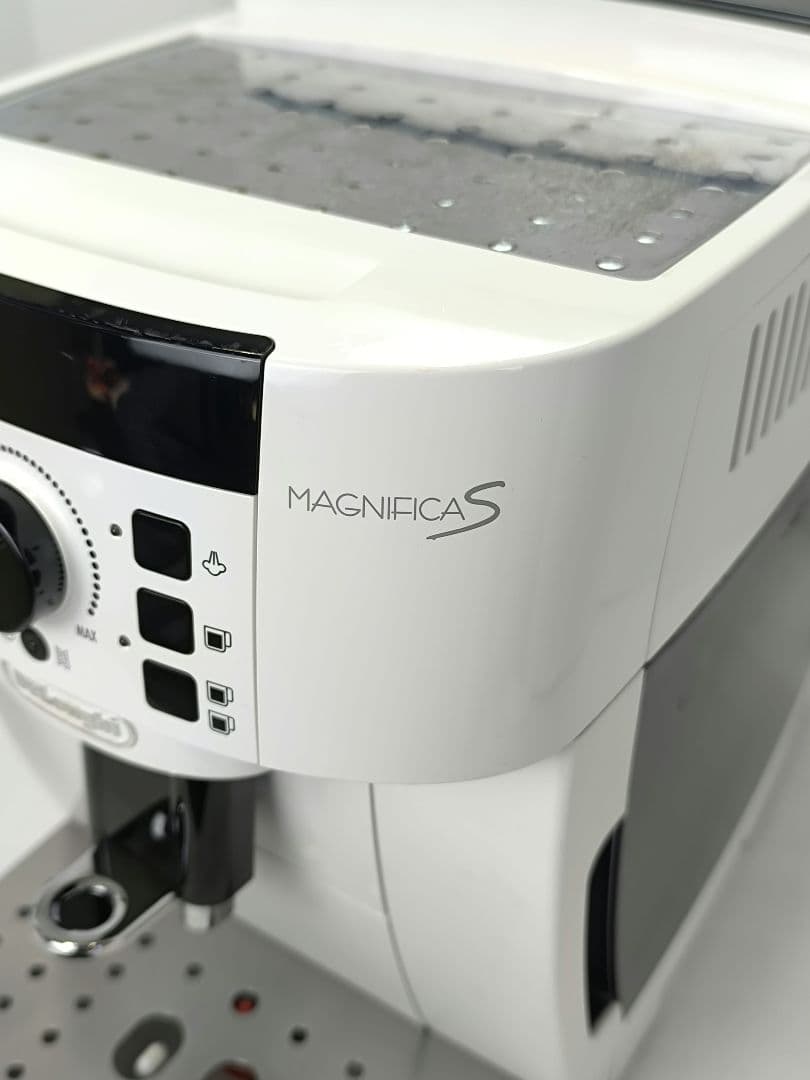 デロンギ　コンパクト全自動コーヒーマシンマグニフィカS ECAM22112W