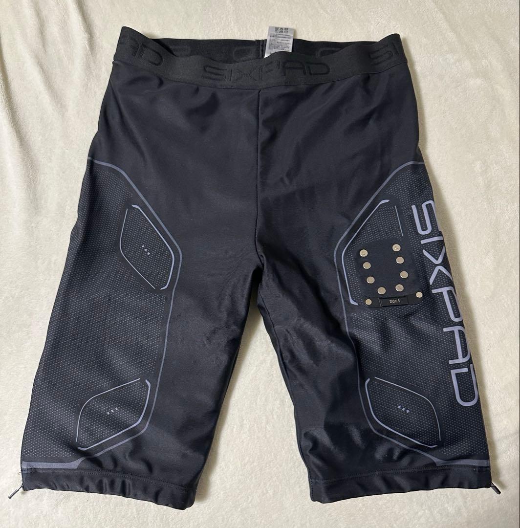 数時間限定セールSIXPAD シックスパット　メンズ上下スーツ　Lサイズ