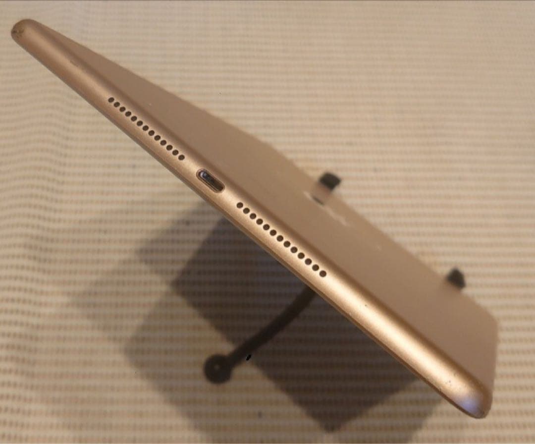 完動品SIMフリーiPad第6世代(A1954)本体32GB送料込F6PHK