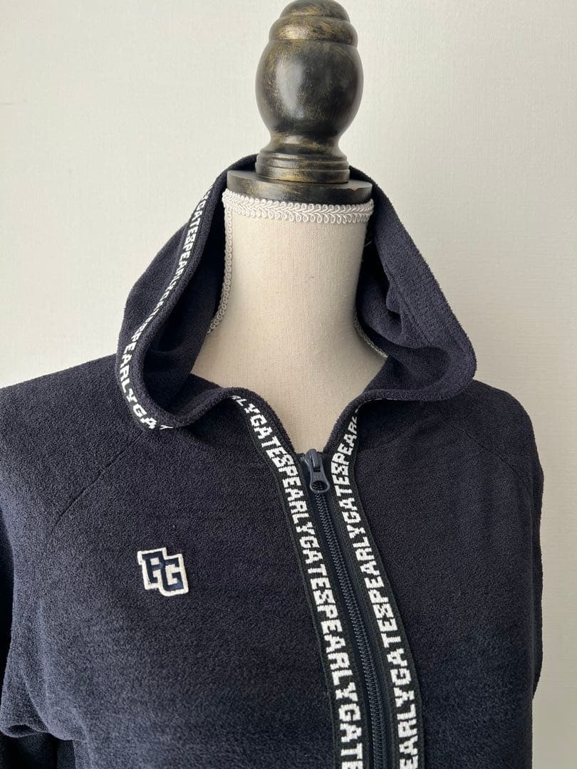 パーリーゲイツ　ネイビーロゴラインパーカー