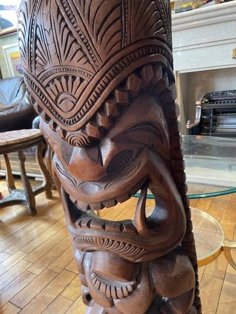 アジアンスタイルの木製彫刻