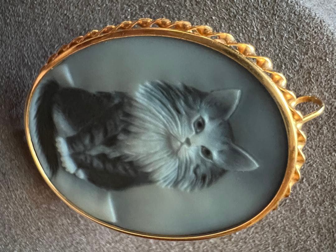 猫の肖像画 インタリオ彫り瑪瑙カメオ 18金イエローゴールドフレーム