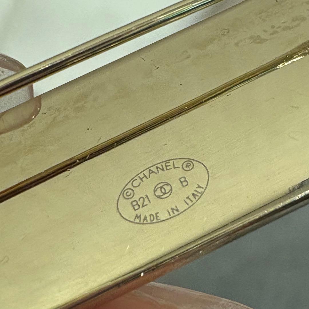 CHANEL ゴールド ロゴブローチ B21B