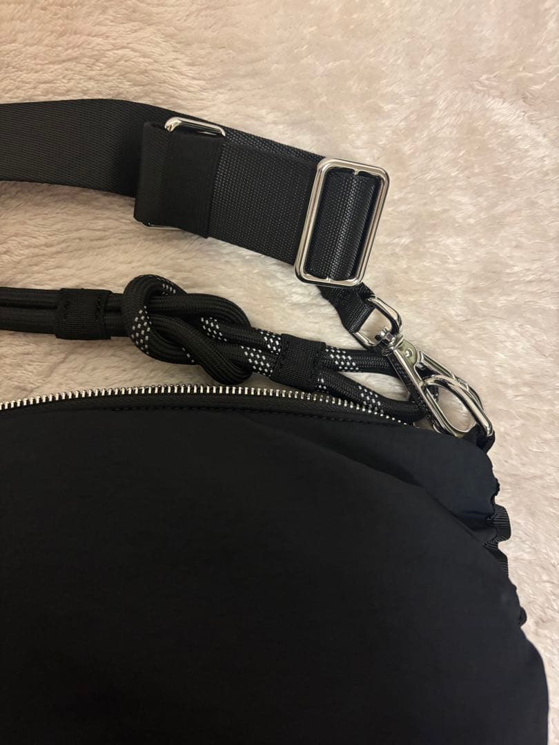 Lu Lu Lemon ボディーバック