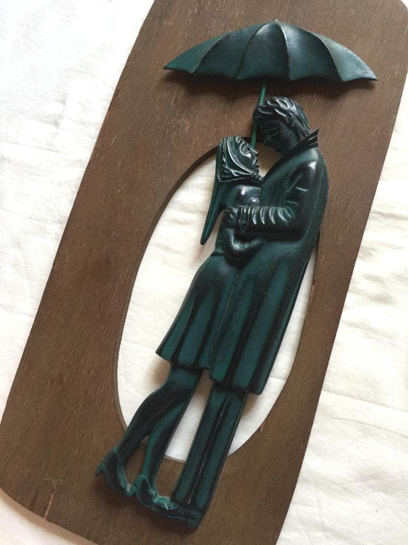 ◆ビンテージ モダン 男と女 悲哀 壁掛け 相合傘 昭和レトロ 彫刻