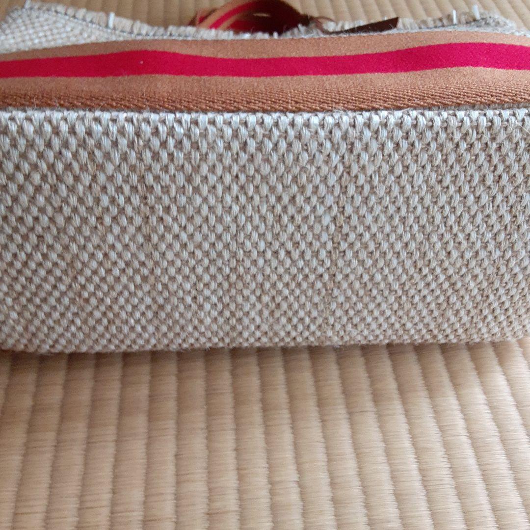 POMTATA 未使用に近いベージュと白の かごバッグ