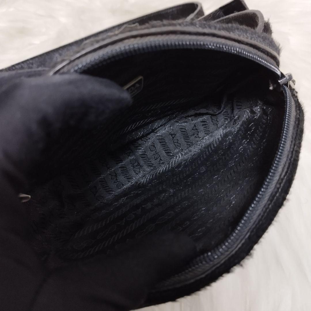 美品☆　プラダ　アーカイブ　ファー　ウエストポーチ　ボディバッグ　ロゴプレート