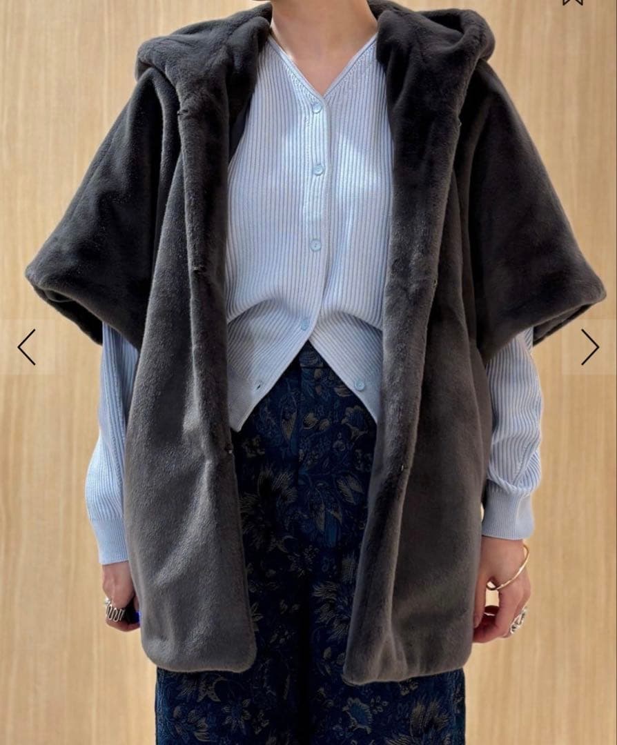 TOMORROWLAND スムースファー フーディーポンチョ（グレー）