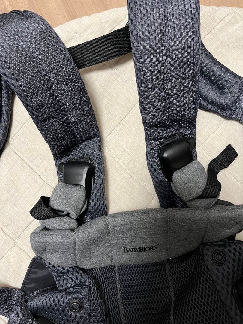 【美品】ベビービョルン 抱っこ紐 ハーモニー メッシュ