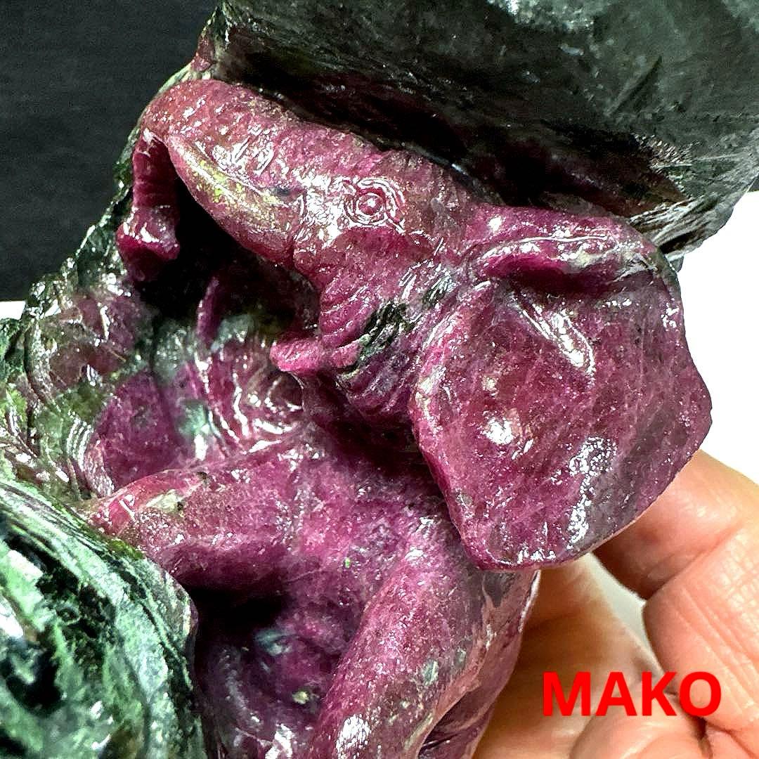 M1876☆天然ルビーゾイサイト彫刻【象】1Kg☆【鑑別書付き】☆天然石　原石