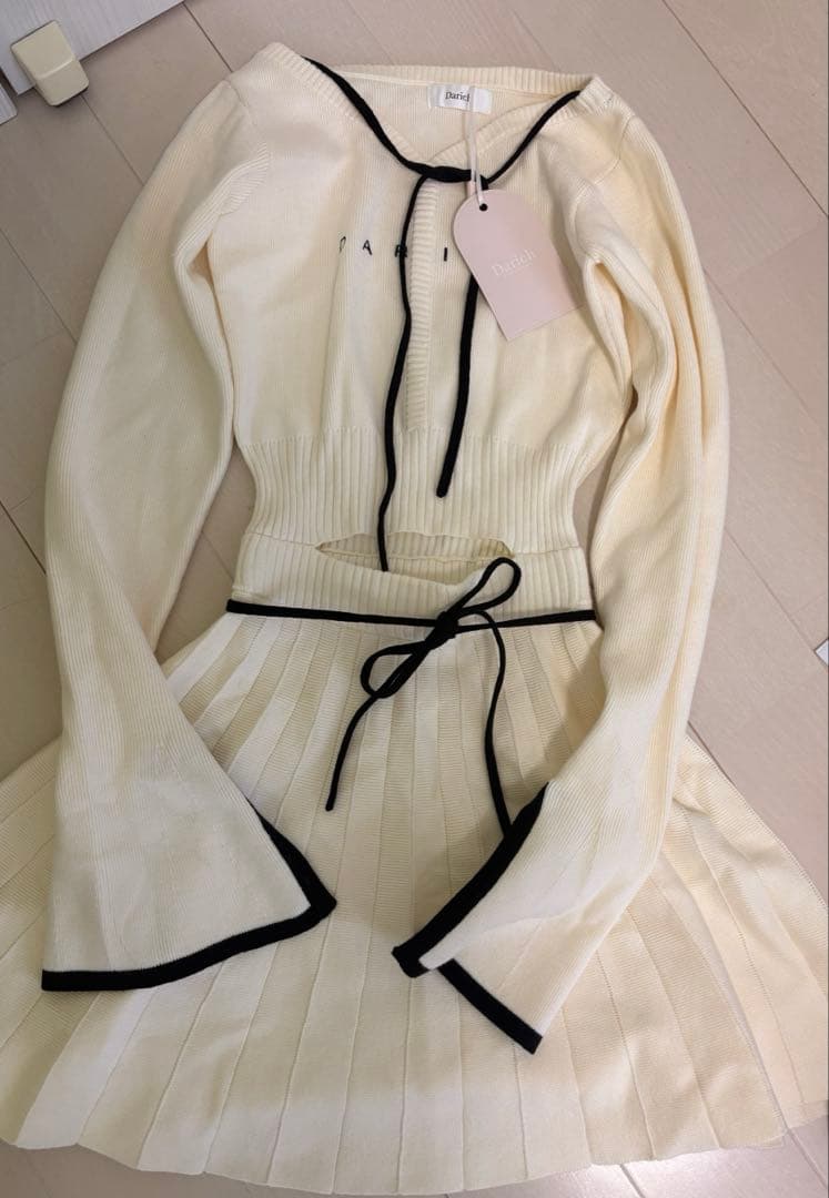 ダーリッチ ウエストオープンリボンデザインニットミニワンピース新品未使用タグ付き