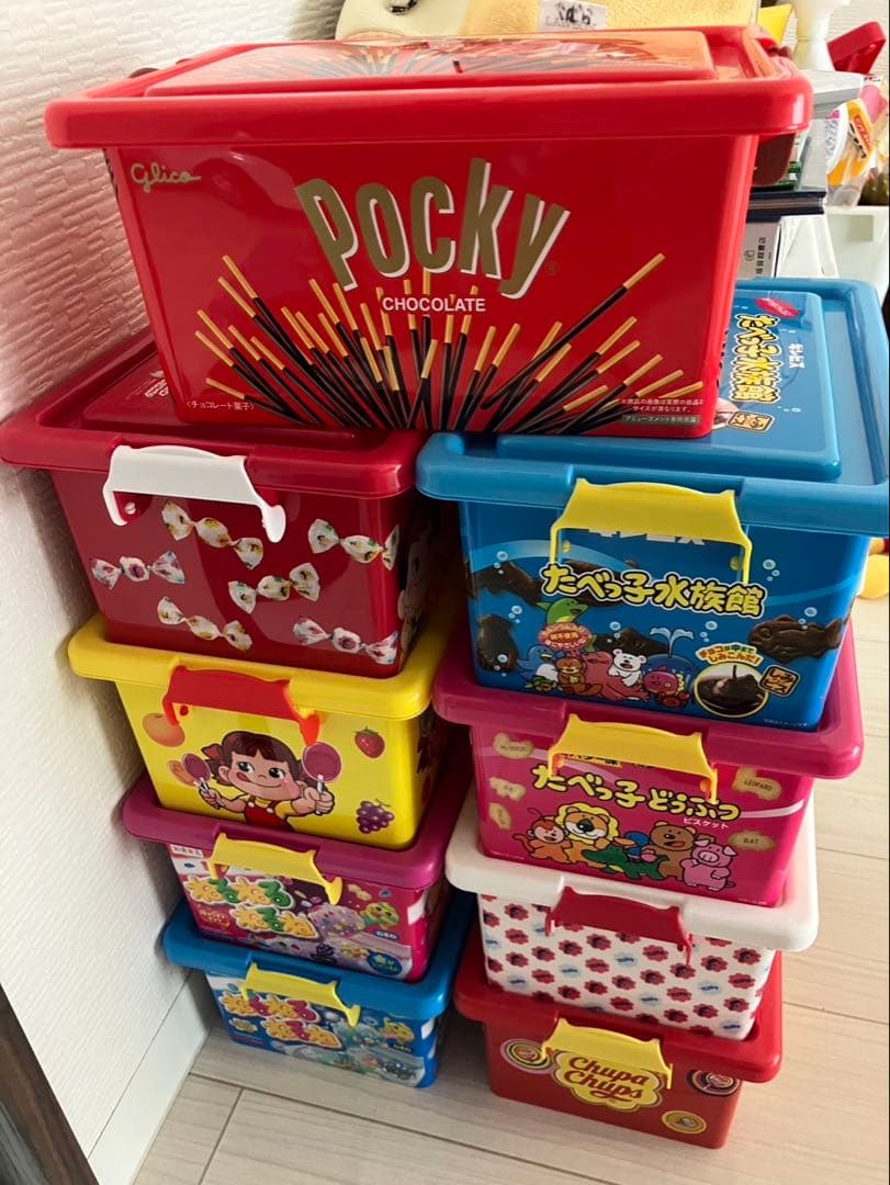 コンテナbox 多数　ピザポテト　しみチョコ　取って付き　トランク　ロッカー