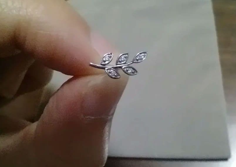 S*I様 オレフィーチェ　Pt リーフデザイン 片耳用ピアス 左耳