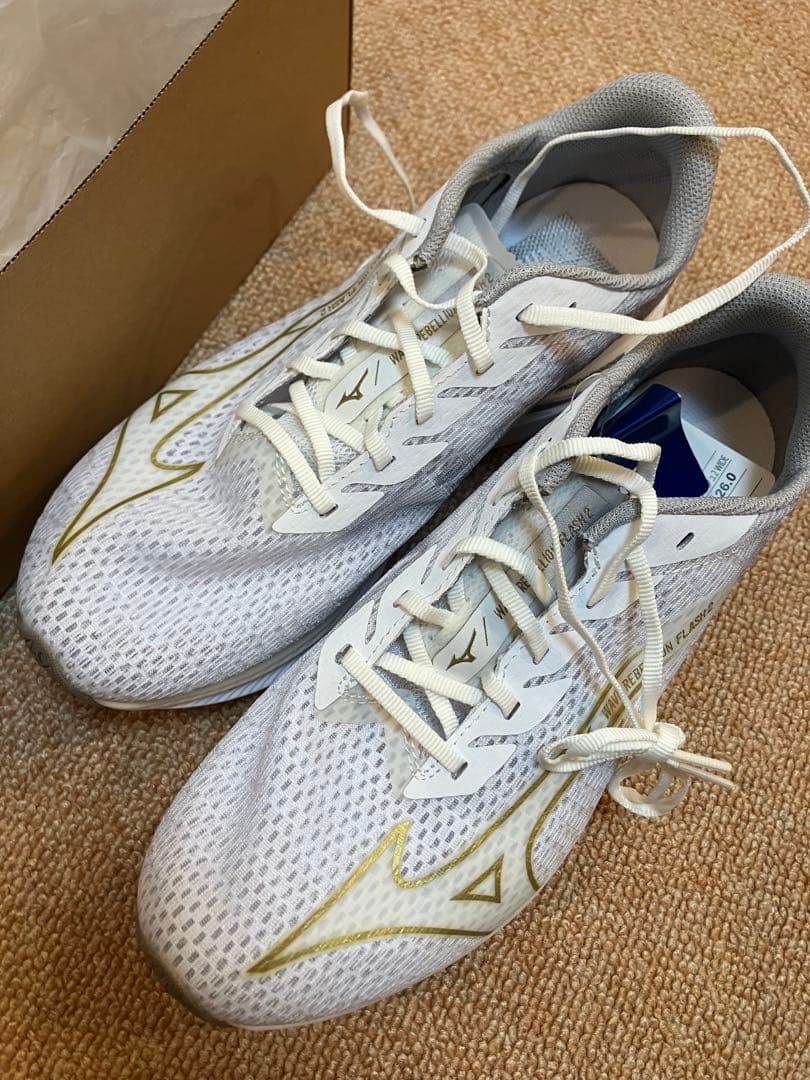 新品 ミズノ ウェーブリベリオンフラッシュ2 WIDE 26.0cm ホワイト