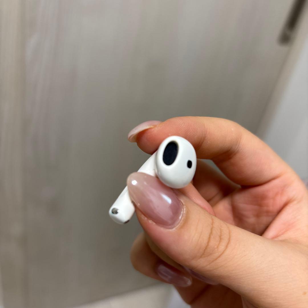 Apple AirPods 4 本体 充電ケース付き