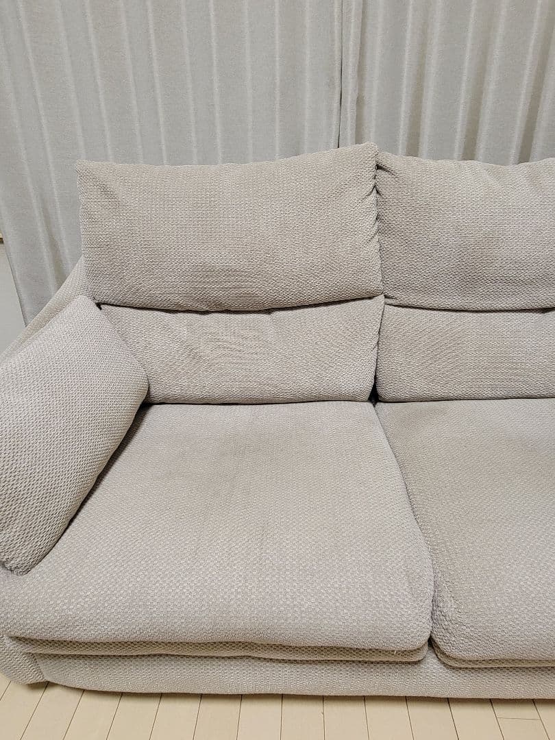 ベージュ2人掛けソファ　ニトリ