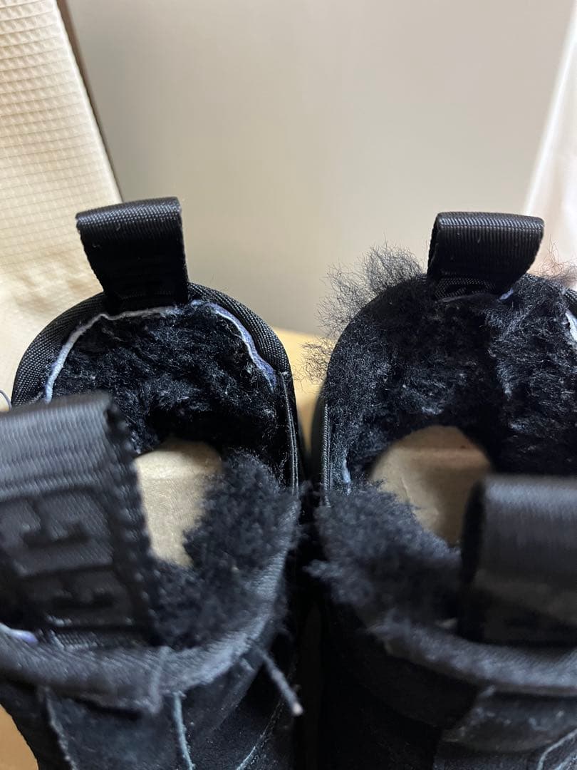 UGG プラットフォームブーツ　Neumel Platform Chelsea