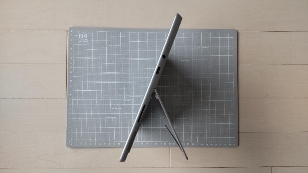 Surface GO 64GB/4GB、専用キーボード、ペン、充電器、箱