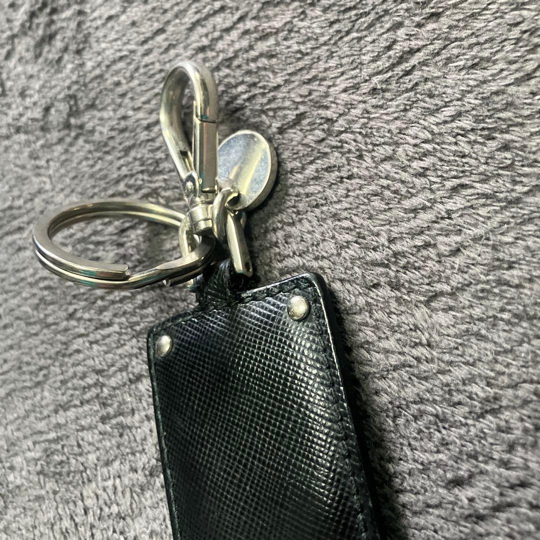プラダ　キーホルダー　ポーター　ドアマン　ホテルマン　旅行　男　黒　ブラック
