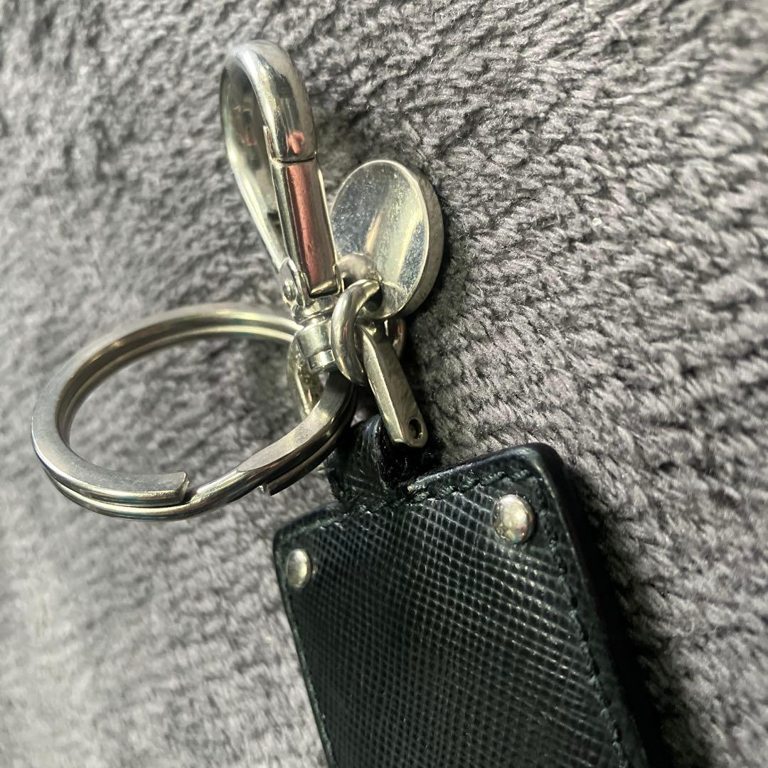 プラダ　キーホルダー　ポーター　ドアマン　ホテルマン　旅行　男　黒　ブラック