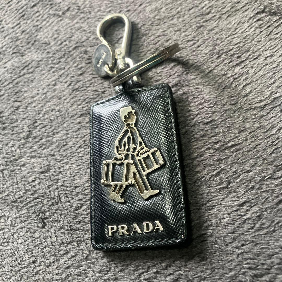 プラダ　キーホルダー　ポーター　ドアマン　ホテルマン　旅行　男　黒　ブラック