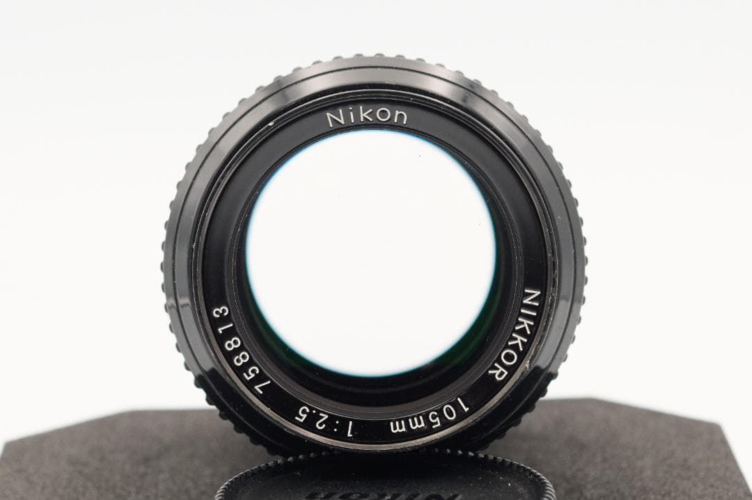 Nikon Ai Nikkor 105mm F2.5 単焦点レンズ