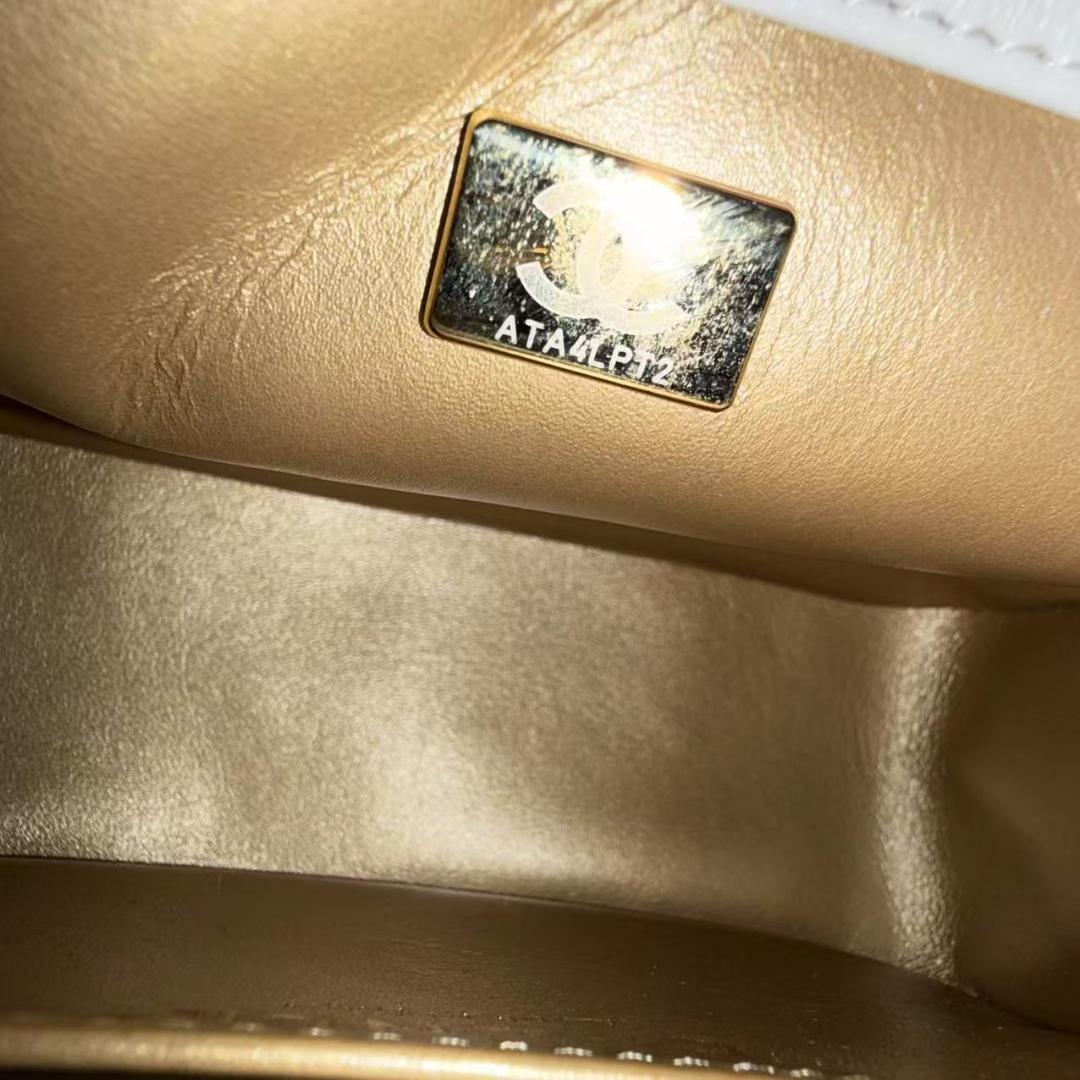 即購入 ホワイト キルティングショルダーバッグ CF 19*14.5*7.5