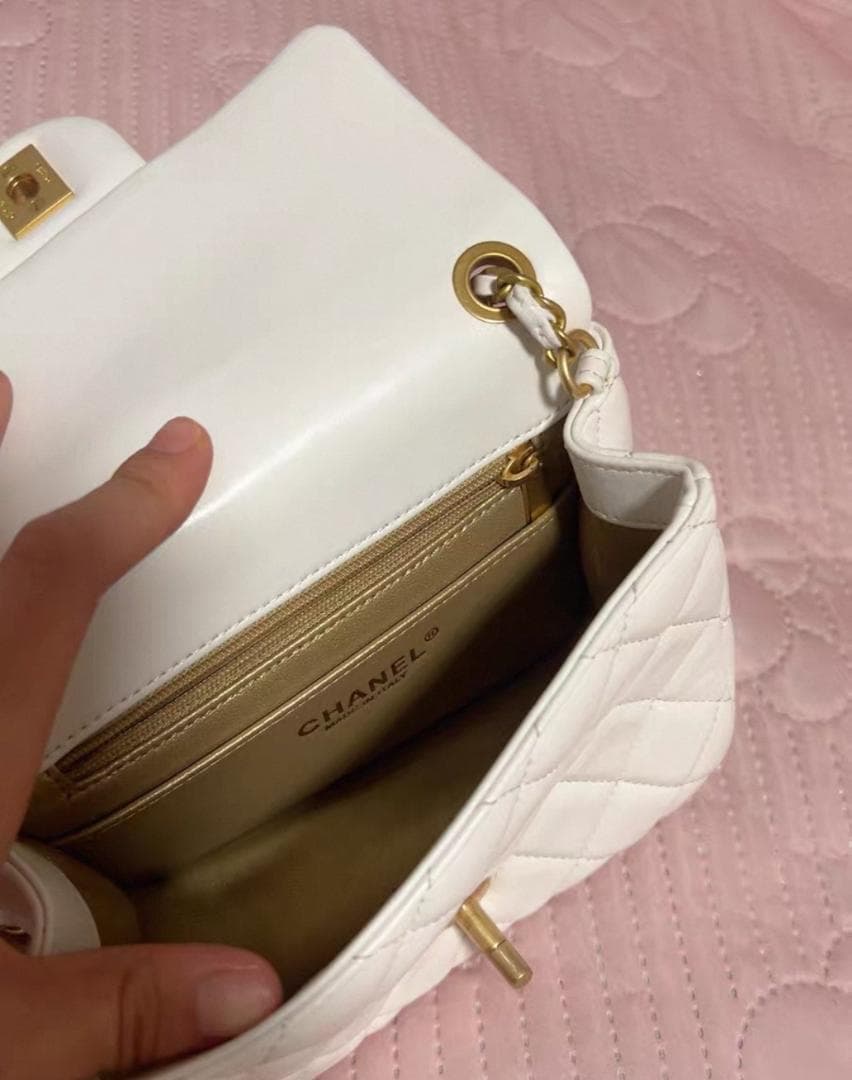 即購入 ホワイト キルティングショルダーバッグ CF 19*14.5*7.5