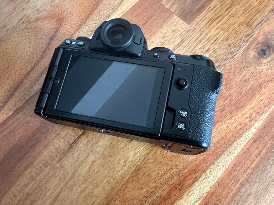 T*y様 FUJIFILM X-S10 本体と付属品