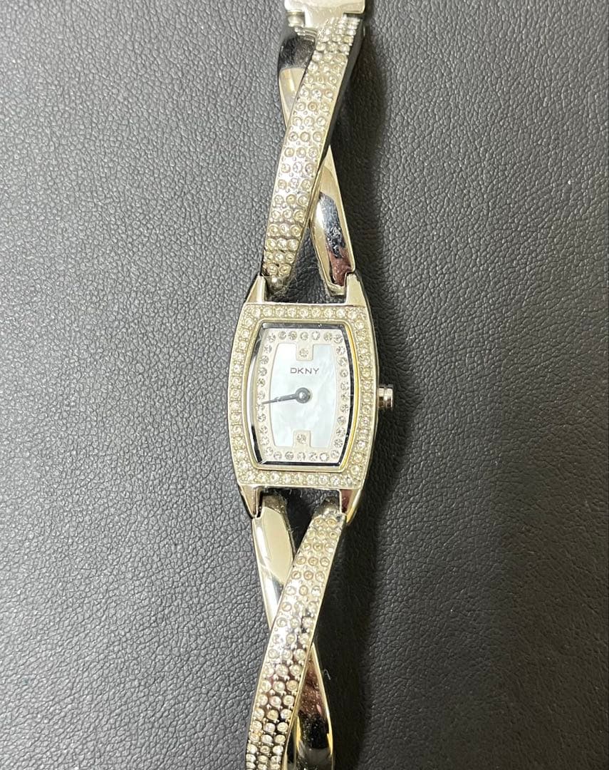 限界価格！　RADOとDKNYの豪華シルバー時計2本セット