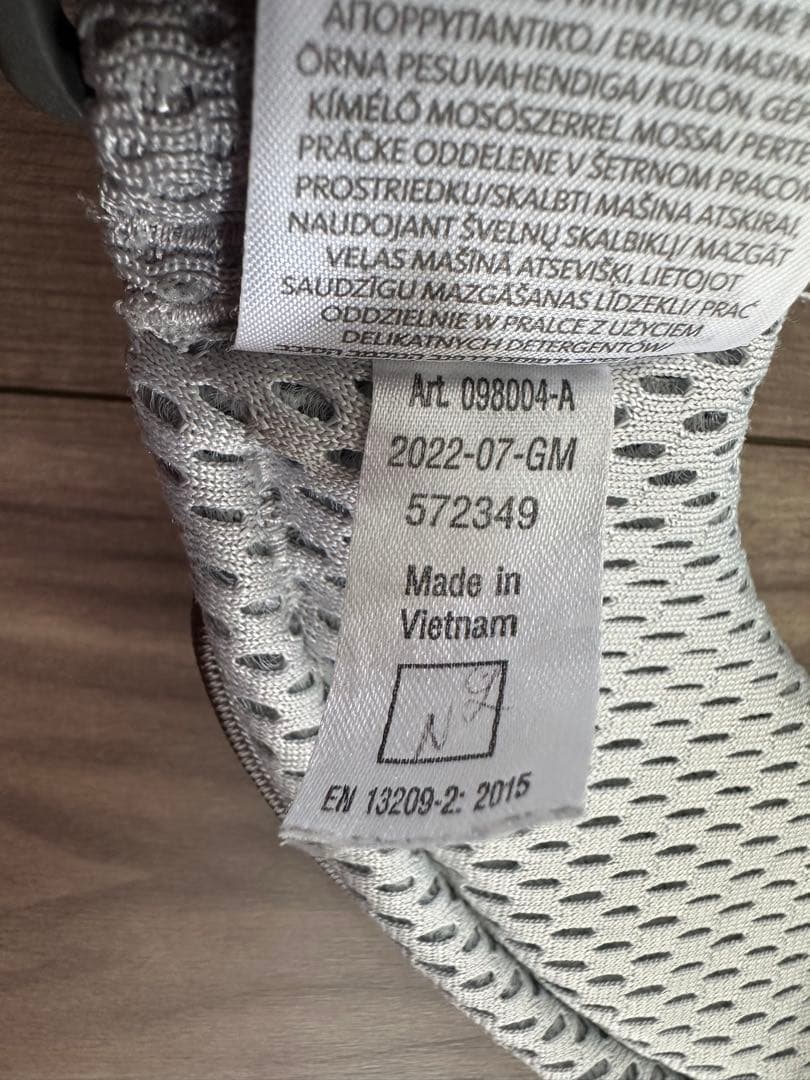 美品 ベビービョルン ワンカイエアー メッシュ グレー 抱っこひも 新生児OK