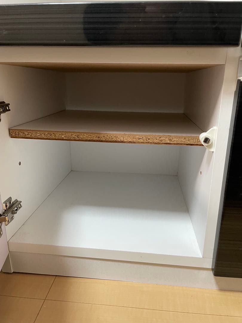 【ひだか】木製食器棚 ガラス扉付き　ブラック×ホワイト