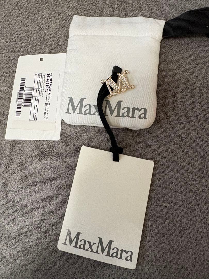 MaxMara M字型ブローチ