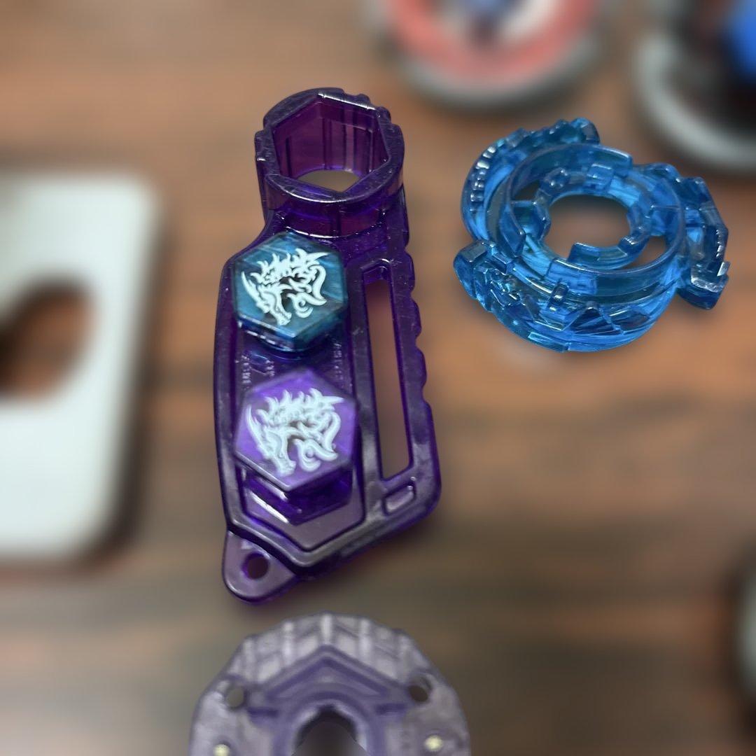 メタルファイトベイブレード 解らないので写真で判断してください