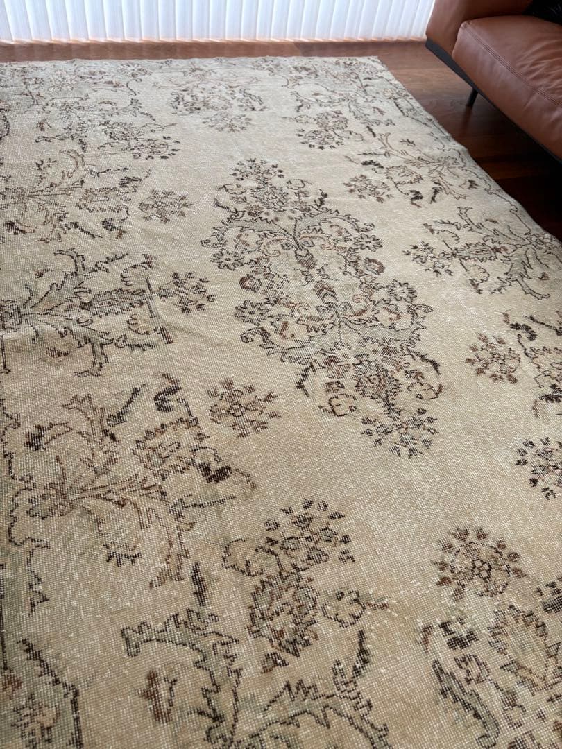 ヴィンテージラグ　ベージュオーバーダイ　ボタニカルフローラル　トルコ　雅姫さん