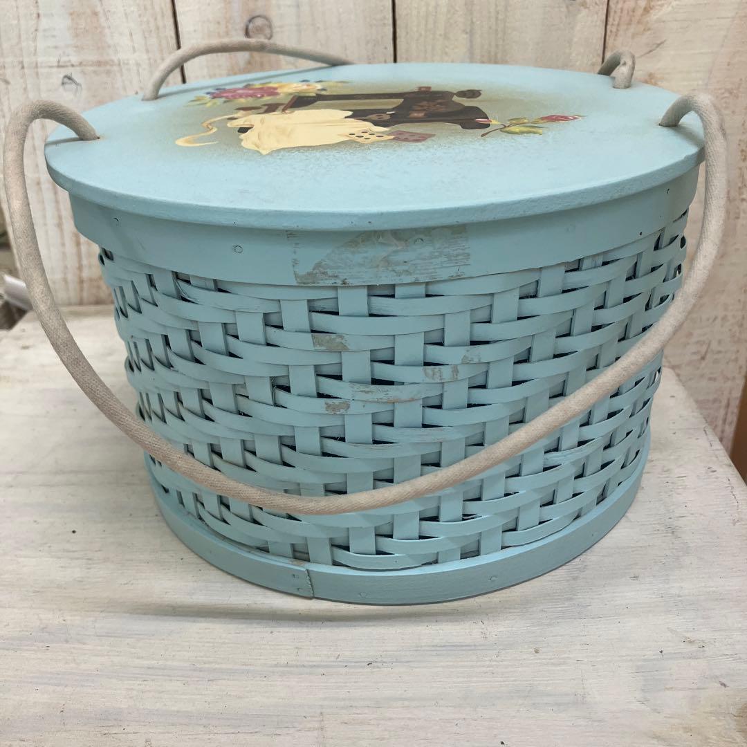 マニーグランシュマン　アンティークなソーイングバスケットミシンブルー