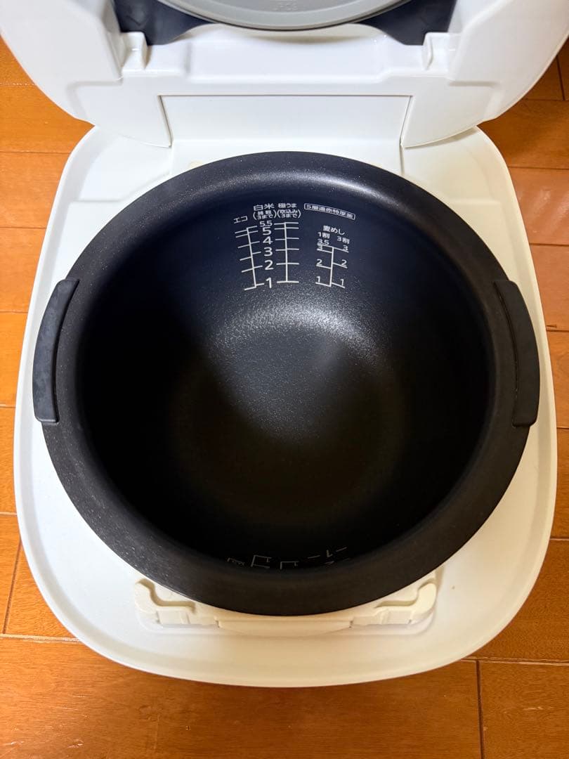 美品　TIGER 炊飯器 可変W圧力　熱封土鍋JPC-B100 5合炊き